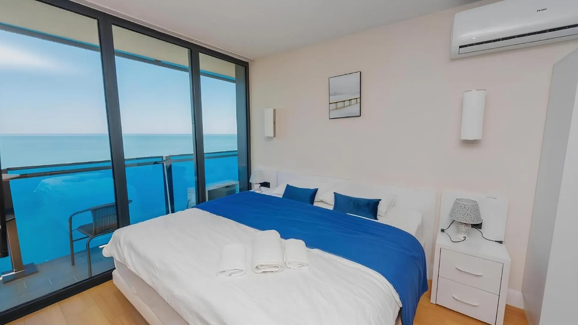Seaside Aparthotel In Orbi City バトゥーミ アパート