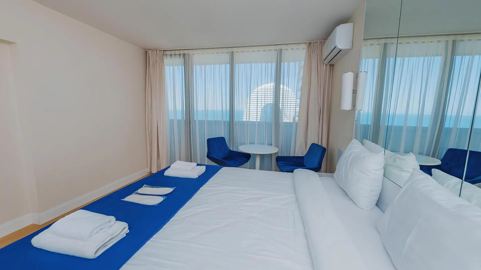 アパート Seaside Aparthotel In Orbi City バトゥーミ