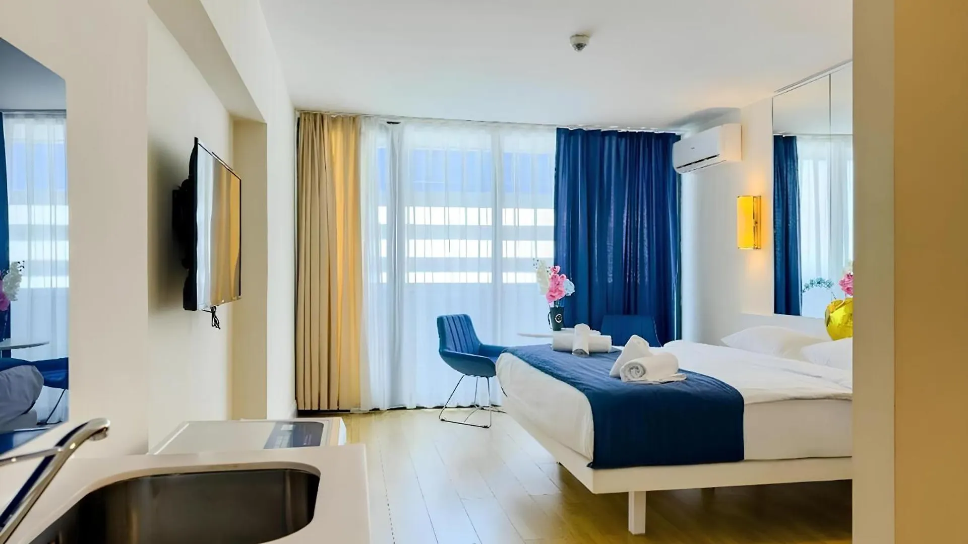 Seaside Aparthotel In Orbi City バトゥーミ